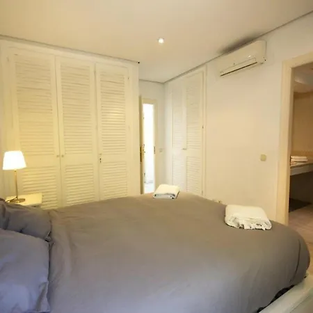 Coastal Getaway With Pool Appartement *