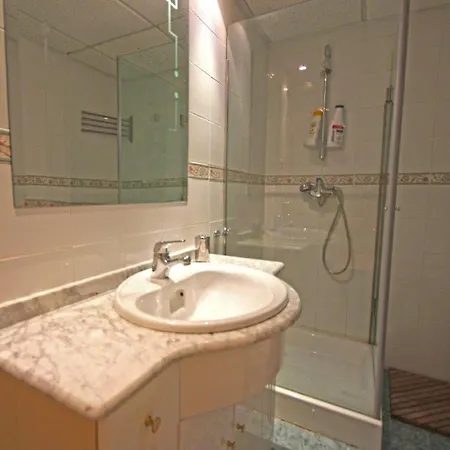 Coastal Getaway With Pool Appartement Marbella