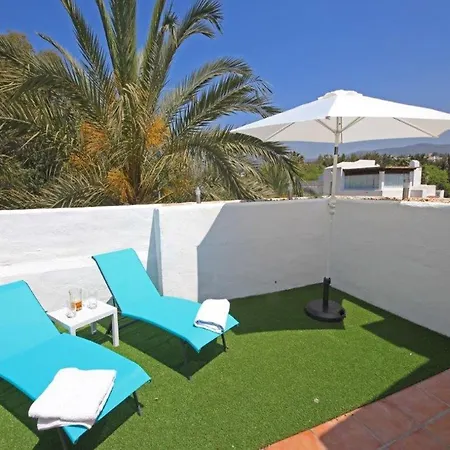 Coastal Getaway With Pool Appartement *