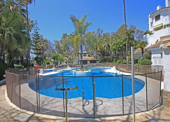 Coastal Getaway With Pool * マルベーリャ