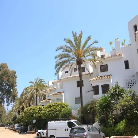 Διαμέρισμα Coastal Getaway With Pool *