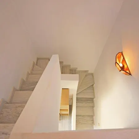 아파트 Coastal Getaway With Pool