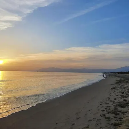 Апартаменты Coastal Getaway With Pool Марбелья