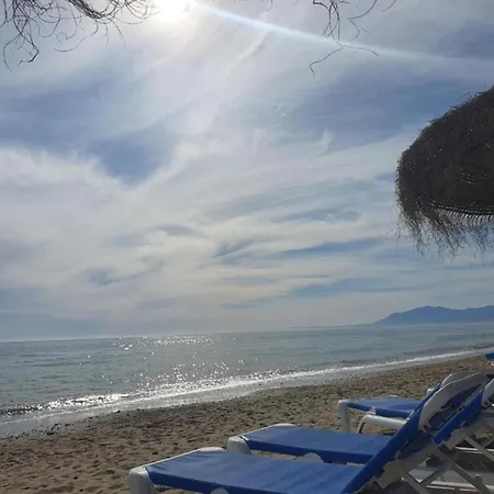 Coastal Getaway With Pool 아파트 마르베야