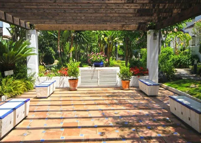 公寓 Coastal Getaway With Pool *