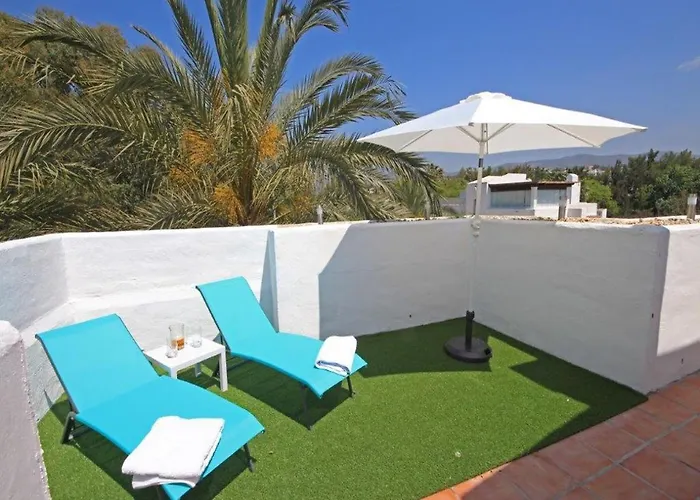 Coastal Getaway With Pool 公寓 *