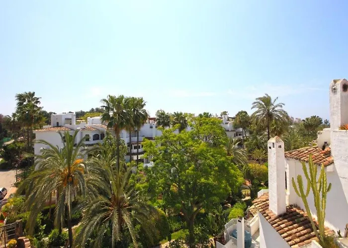 Coastal Getaway With Pool 公寓