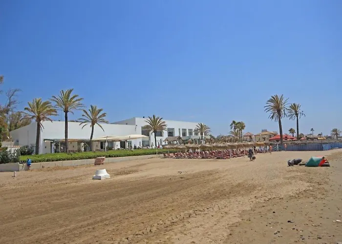 Coastal Getaway With Pool 公寓 *