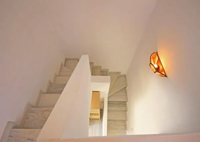 公寓 Coastal Getaway With Pool