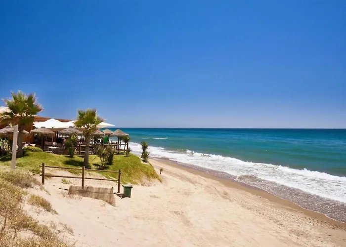 Coastal Getaway With Pool 公寓 *