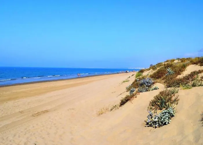 公寓 Coastal Getaway With Pool *