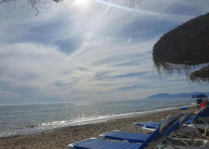 Coastal Getaway With Pool 公寓 马尔韦利亚