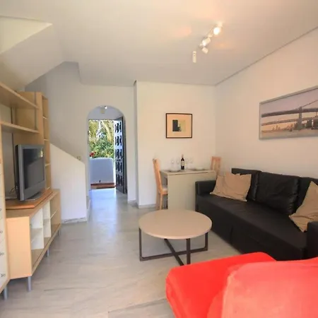 Coastal Getaway With Pool Appartement *