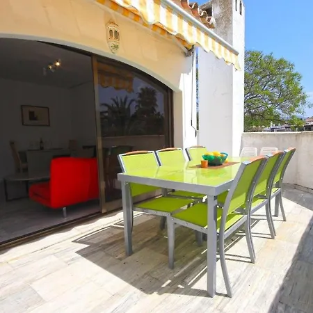 Appartement Coastal Getaway With Pool Marbella